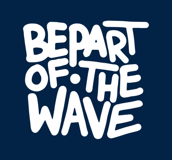 Zeichen von everwave mit dem Schriftzug „Be part of the wave“.
